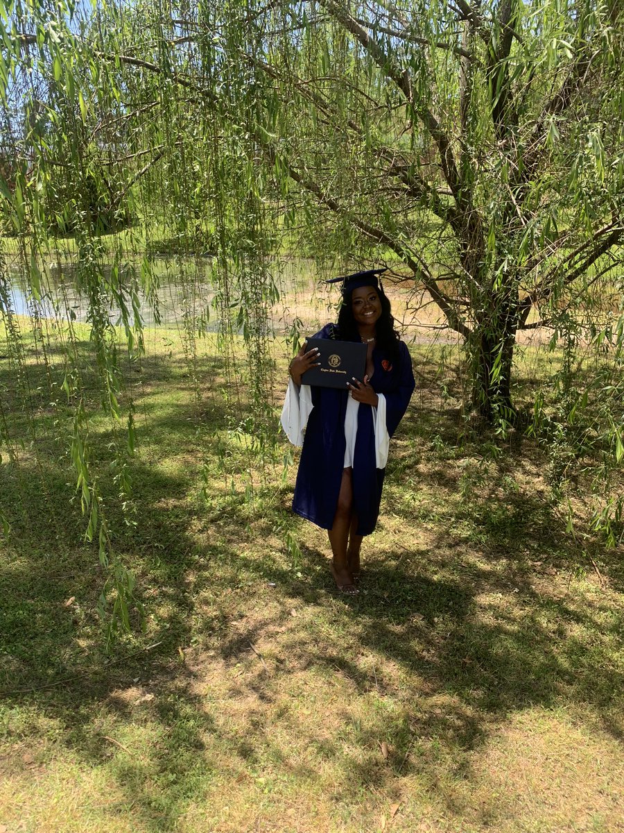 toprated_'s tweet image. cause im still so happy I finally graduated 🥺🥳🎓