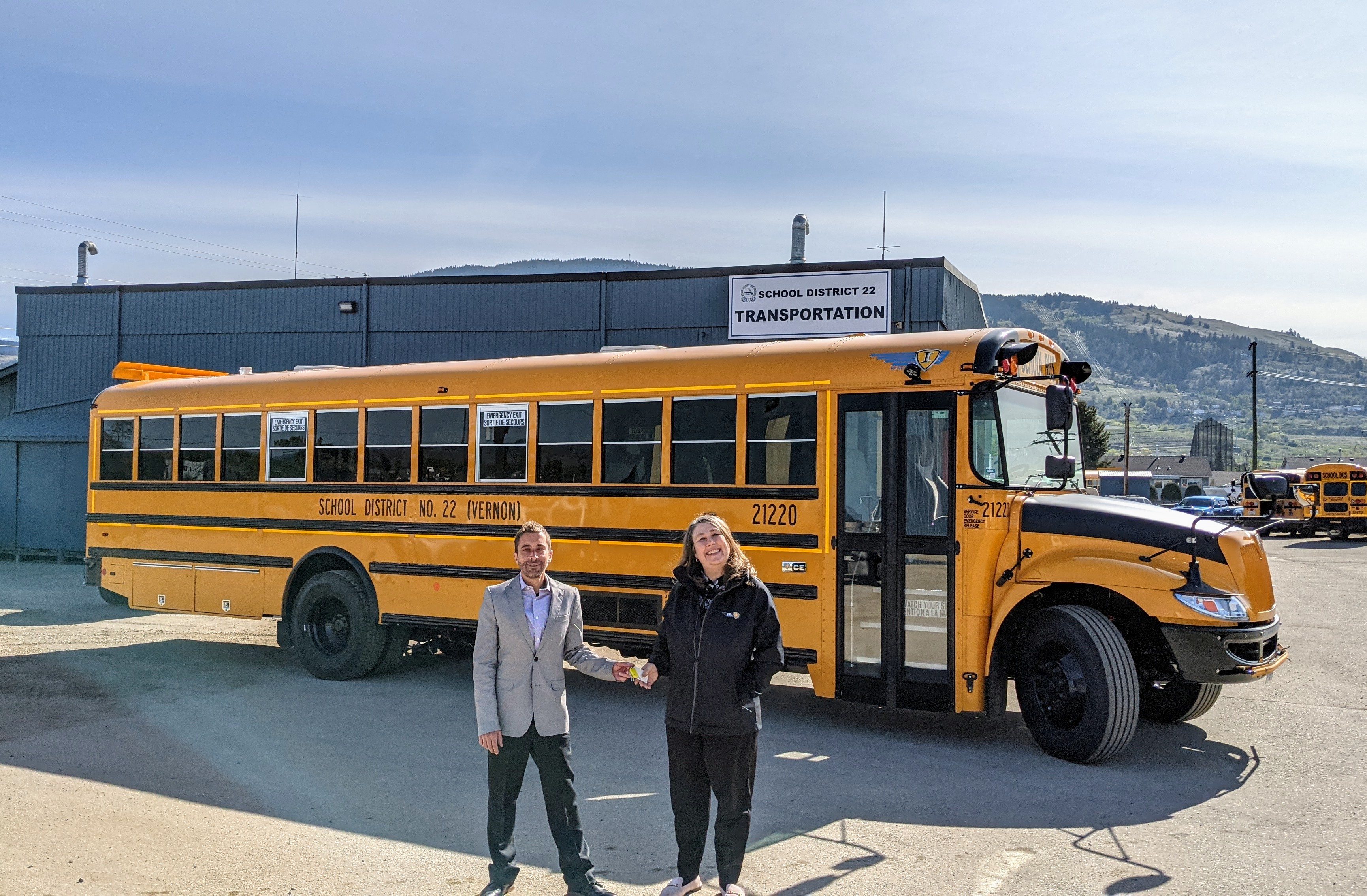 تويتر \ Navistar Newsroom على تويتر: "Today Navistar delivered 18 #ICBus  #electric CE Series buses to British Columbia School Districts in Canada!  These type C electric buses are the result of 2