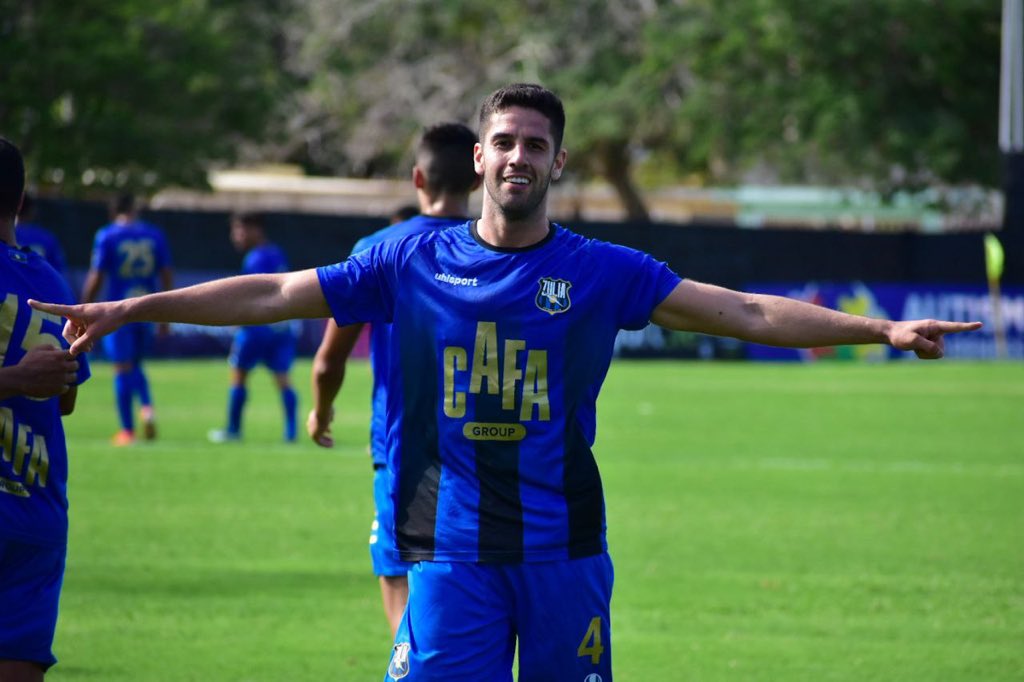 Ivan Cañete con Fernando “Niño” Torres y Diego “Cholo” Simeone. / Ivan Cañete en su primer partido como titular en #ZuliaFC