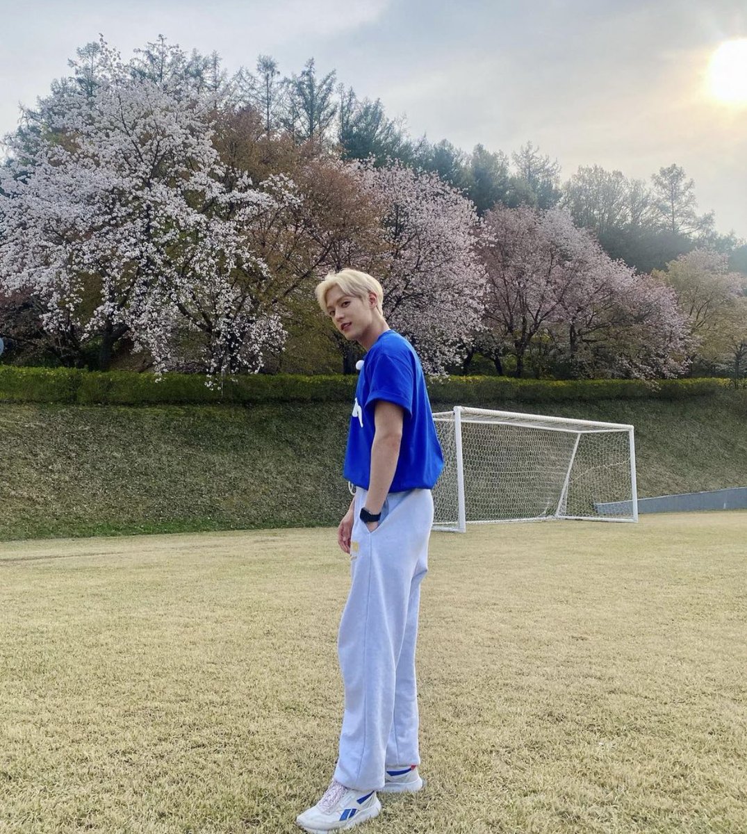 yfieee_'s tweet image. You’re indeed a visual king! Ahhh. So freaking good looking!!🖤💫