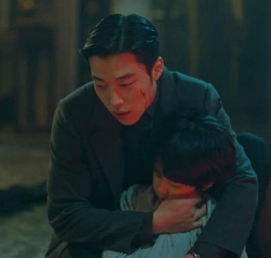 love_goeun's tweet photo. He did everything he can to save his Pyeya, now and then!
#unbreakablesword #TKEM https://t.co/TseY5UBA9L