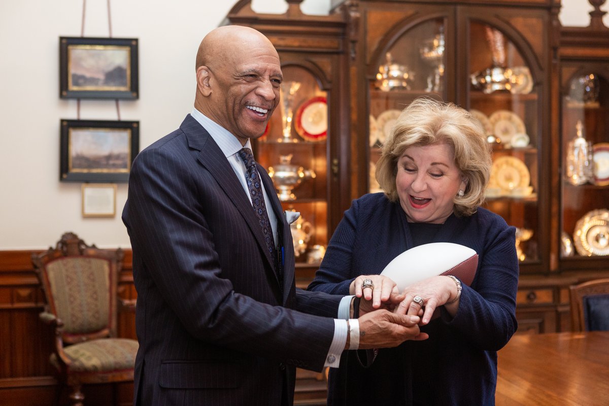 The Senate recognized Dallas Cowboys legend Drew Pearson — an outstanding athlete, leader and role model. We appreciate his great work for so many causes! @dallascowboys @88DrewPearson https://t.co/ENc1DsEcTo