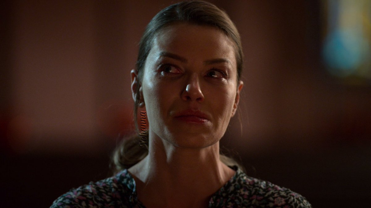 Just a little thread of appreciation for how beautifully Lauren portrayed Chloe in early S4. You could rly feel how much pain Chloe was in, not only struggling with the magnitude of the reveal (trying to reconcile the Devil persona with the  #Lucifer she knows... 1/6