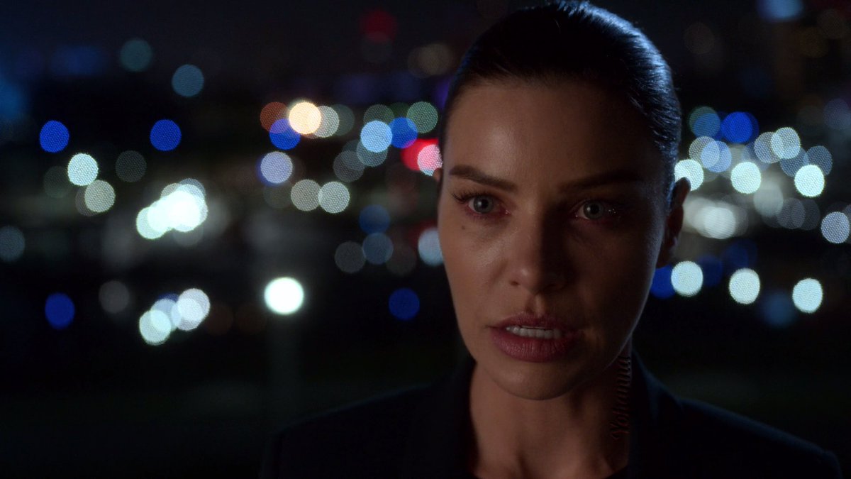 ... and accept the changes of her world) and the conflicting infos Kinley tried to make her believe but also struggling between what she was told to do for the "good" of the world and her feelings for  #Lucifer. 2/6