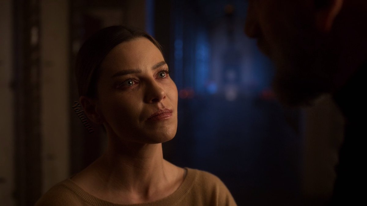 Chloe was always crying and I truly believe it was not bc of how scary the Devil was but more bc she knew in her heart that she was in love w/  #Lucifer and was in pain from having to go against her feelings. 3/6