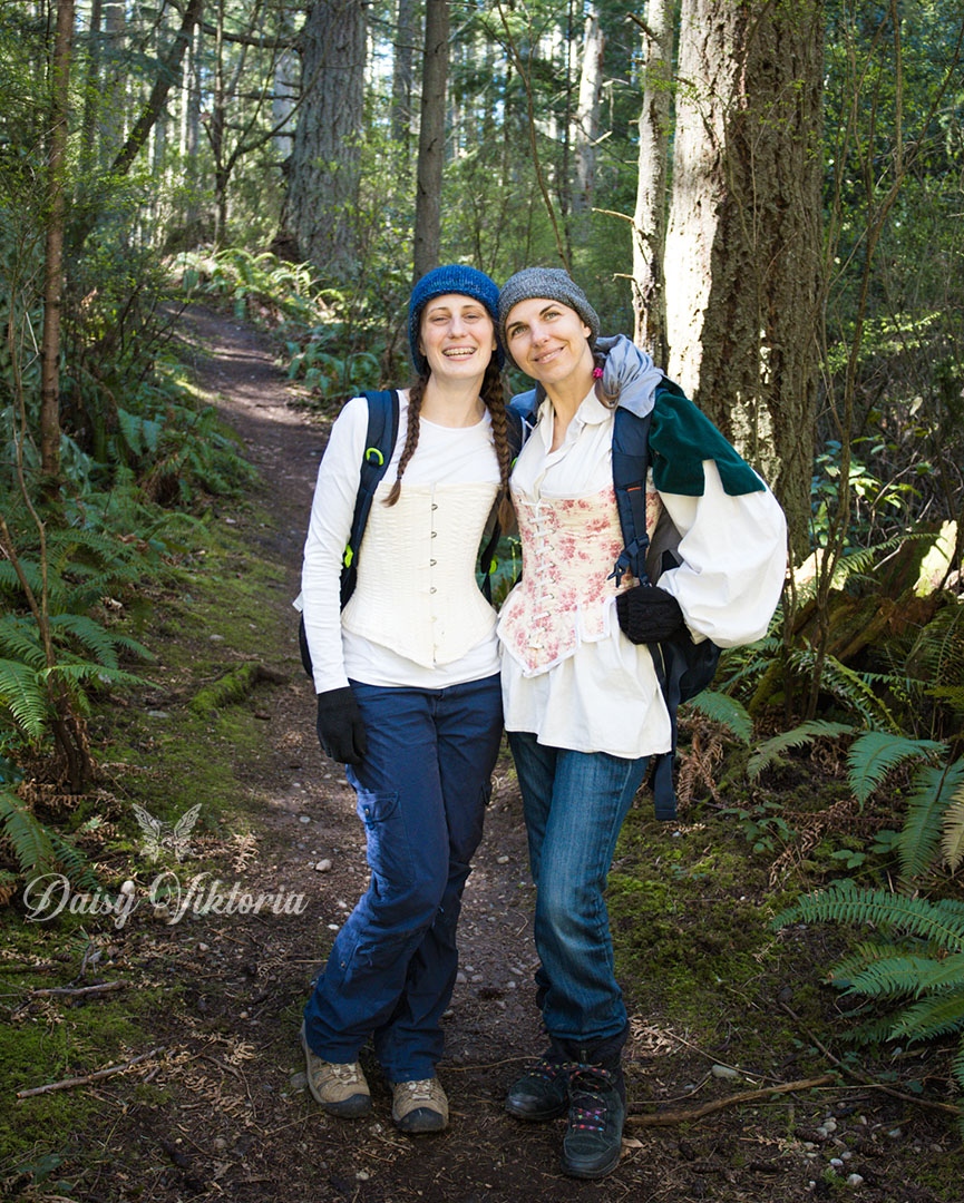 daisyviktoria's tweet photo. Happy hikers!
Would you hike in a corset?

#corset #corsetry #hiking #historicalunderwear #historybounding #costumer #costube #pacificnorthwest #corsettraining #corsetmaker #18thcenturystays #victoriancostume #victorianaesthetic #corsetryinmotion #corsets #historicalcostume https://t.co/MNliudosb9