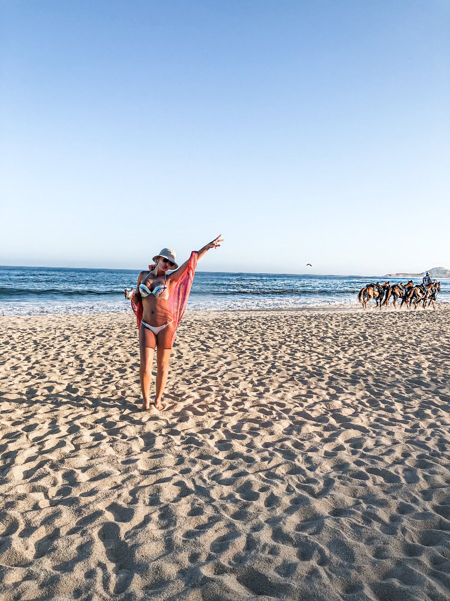 BLAIRONEAL's tweet photo. ๐ 2021 Iโve got plans for you! Whereโs the #1 place you would want to visit? Anywhere in the ๐ world? Iโve got #CaboAzul on the books โ
๐
โ>>> https://t.co/KoXsFZoYqV
@diamondresorts ๐๐ #tb #caboazul #travel #vacamode https://t.co/KKqI8H7EFw
