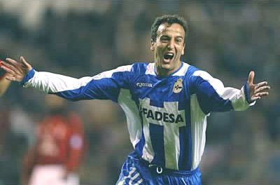Habile et surtout précis devant le but, Pauleta devient logiquement courtisé par de plus grands clubs comme Porto mais c’est La Corogne rafle la mise en 1998. Une grosse concurrence l’attend avec Djalminha, Turu Flores, et surtout Roy Makaay qui arrivera en 1999.