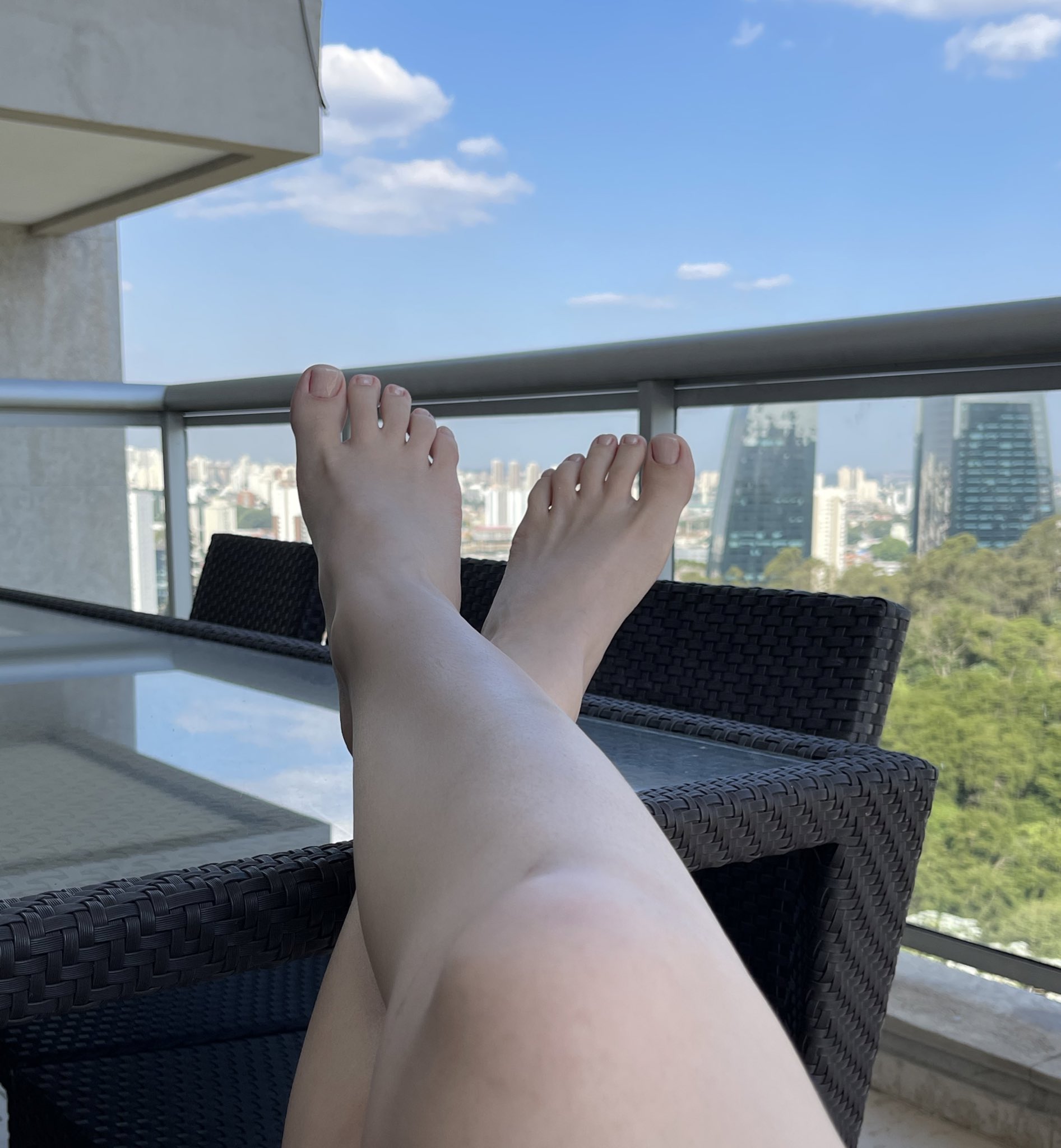 TW Pornstars - Mari Ávila. Twitter. pezinhos sem esmalte 🦶🏻💅🏻. 5:10 PM  - 6 May 2021