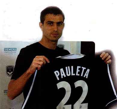 Pauleta a déjà 27 ans et doit faire un choix de carrière afin de gagner du temps de jeu. Le Depor se renforce en attaque, Pauleta doit partir. Bordeaux recherche un remplaçant à Wiltord parti à Arsenal, Pauleta va rejoindre les Girondins de Bordeaux le 31 août 2000 à 23h50 !