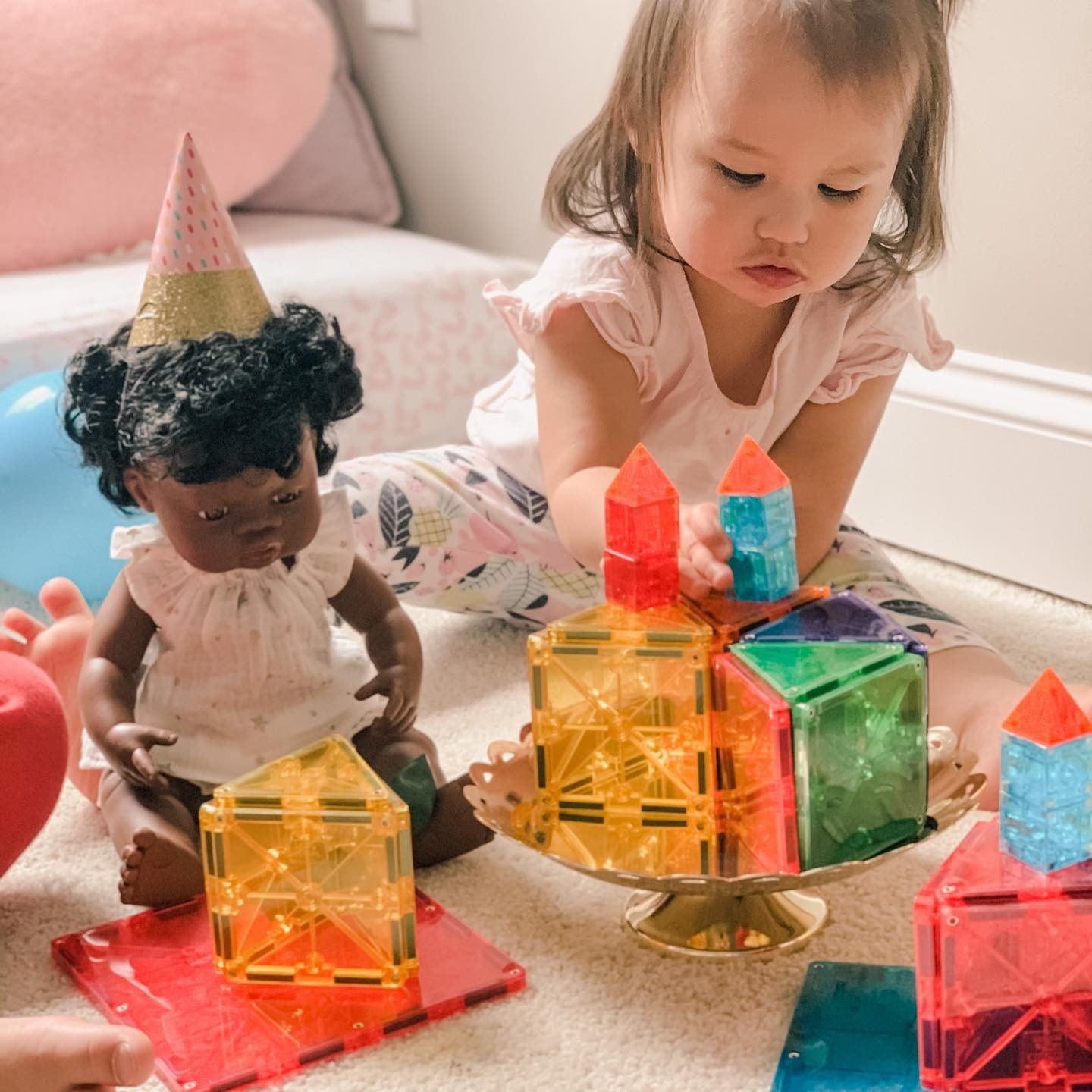 MAGNA TILES on X Magna Tiles and Magna Qubix are compatible but serve different roles in regards to building. For example these magnaqubix candles are a complementary addition to the magnatiles cake. ...