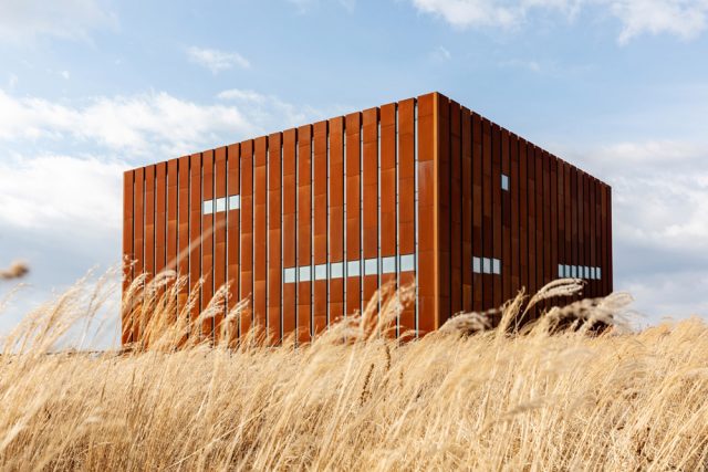 TCKulturTurizm's tweet image. Avrupa Konseyinin himayesinde Avrupa Müze Forumu (EMF) tarafından her yıl verilen en uzun soluklu ve en saygın müzecilik ödülleri olan &quot;Avrupa Yılın Müzesi Ödülleri&quot; bu akşam sahiplerini buldu. 

 🏆 #TroyaMüzesi, 2020 Yılı Avrupa Yılın Müzesi Özel Ödülü&apos;nün sahibi oldu. 👏