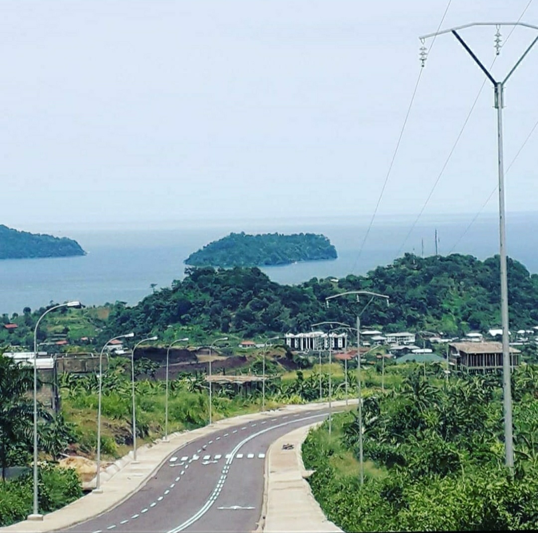 10- Plages de Bakingili, (Sud-Ouest)/ Plages de Londji, (Sud)/ Plages de Grand Batanga, (Sud)/ Limbe, (Sud-Ouest)