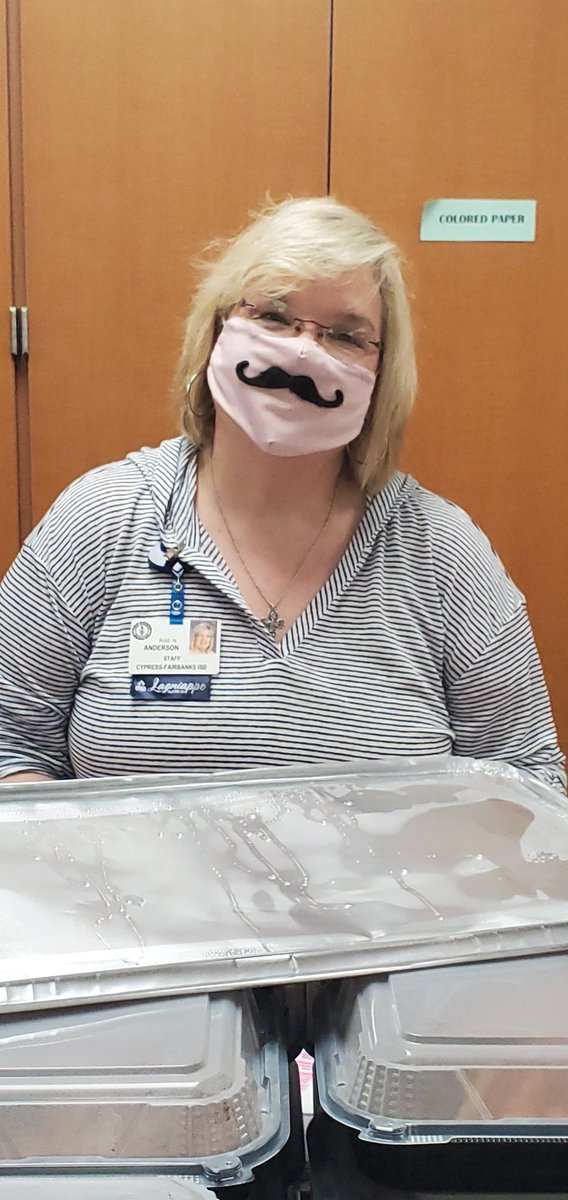 Russell_elar's tweet photo. For teacher appreciation @CFISDWilson gave us lunch each day, and Rae Anderson always ensure there is a vegan substitute for me (she may do it for others too, but I feel special 😀). #anotherreason I love working here. #whatsupatwilson https://t.co/HsJGbpHf0B
