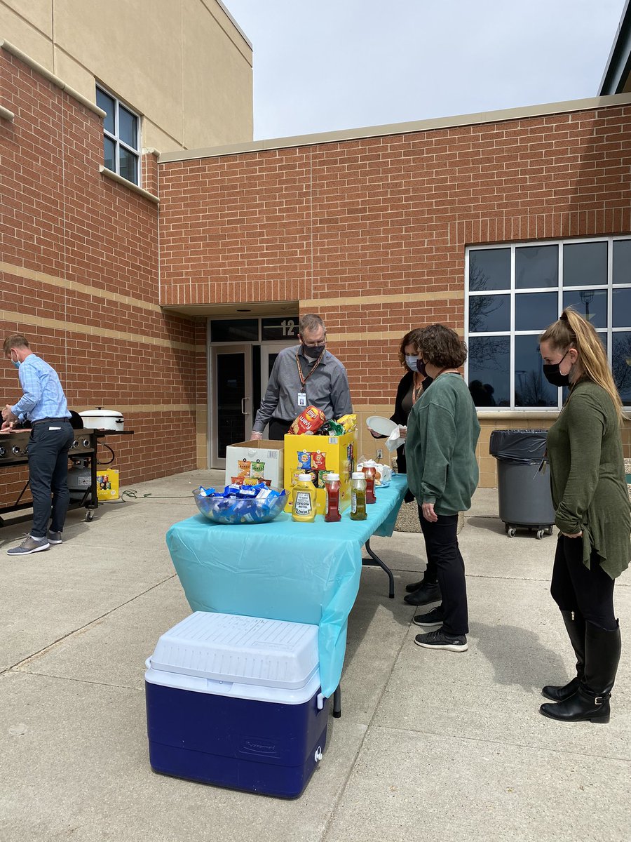 Thank you to our awesome administrators <a href="/joelschleicher/">Joel Schleicher</a> <a href="/bjloe82/">Brian Loe</a> for providing an awesome lunch! <a href="/southms_gf/">South Middle School</a> #TeacherAppreciationWeek