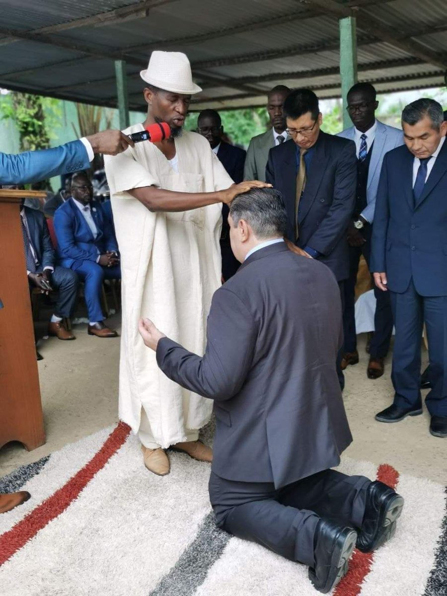 GraceAMM's tweet image. Avant de mourir, William Branham a dit : "Un jour, l'Afrique enverra des missionnaires à l'Amérique". Mais les africains noirs ayant rejeté leur prophète Kacou Philippe, ce sont des blancs que l'Afrique envoie à l'Amérique. L'incrédulité n'arrête pas le plan de Dieu.