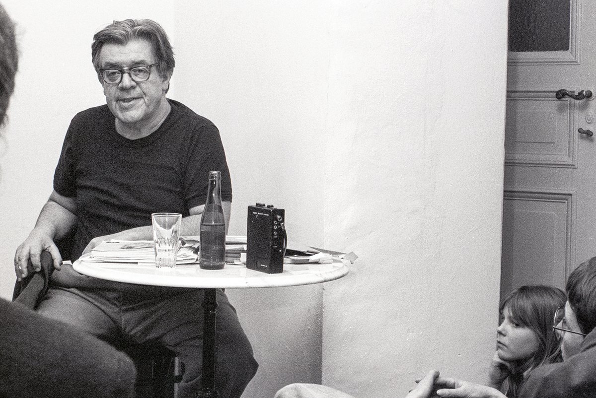 Erich Fried – ein wunderbarer Stören-Fried, der total fehlt
Am 6. Mai 2021 jährt sich der 100. Geburtstag von Erich Fried. Er war Marxist, er war Dichter, er war politisch aktiv, mischte sich ein, bevorzugt dort, wo man sich keine Medaillen holt.

wolfwetzel.de/index.php/2021…