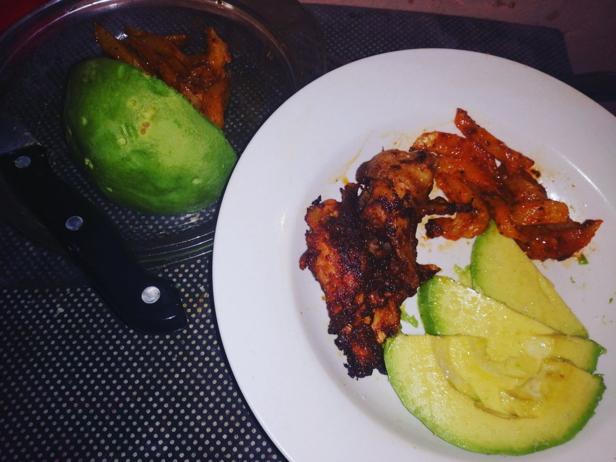 leigh_matiwane's tweet photo. Ditjo😋🍗🍟🥑 https://t.co/TQumDgCacb