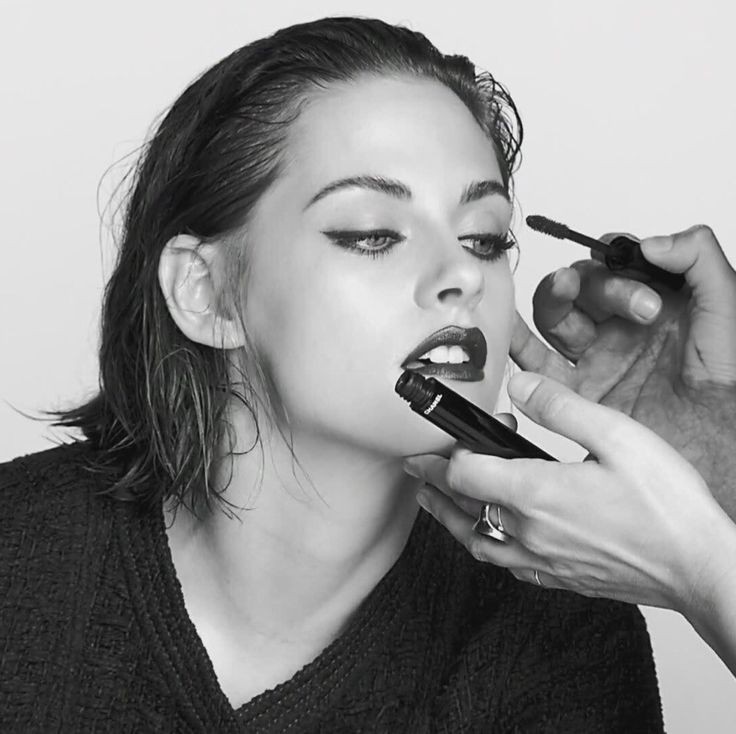 Krisrubyfanclub's tweet photo. Goddess 
#kristenstewart #kris #kstew #ks #kristenjaymesstewart #kjs #🏳️‍🌈
#krisbians #krisbian #actress #picoftheday #photooftheday #followers #followme #likes  #wearekrisbians #krisbianfamily #krisbianlove #krisbianproud  #bae  #mygirl https://t.co/1TEzNP6vXC