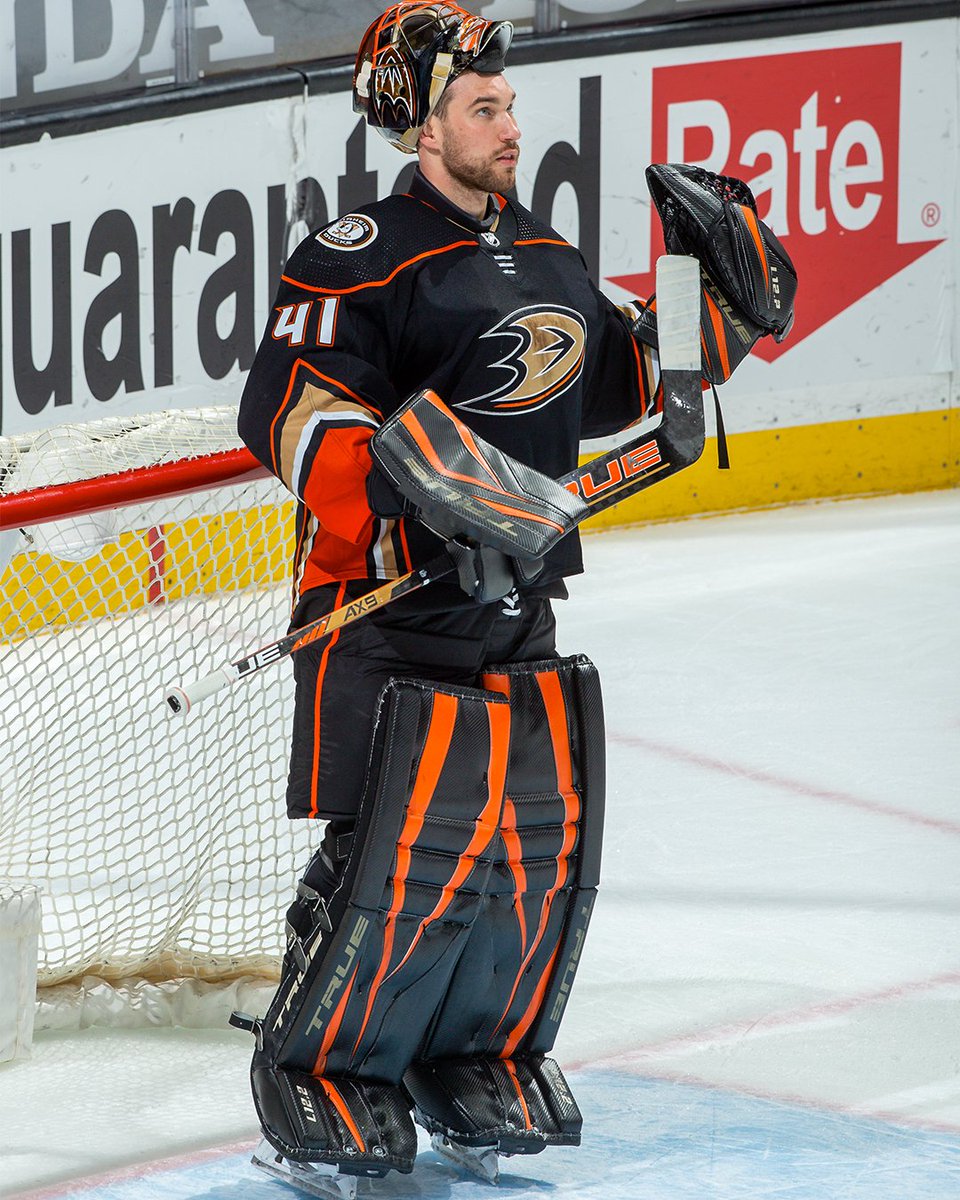 No Twitter crop?

FINALLY we get to post a standing Stolie photo!