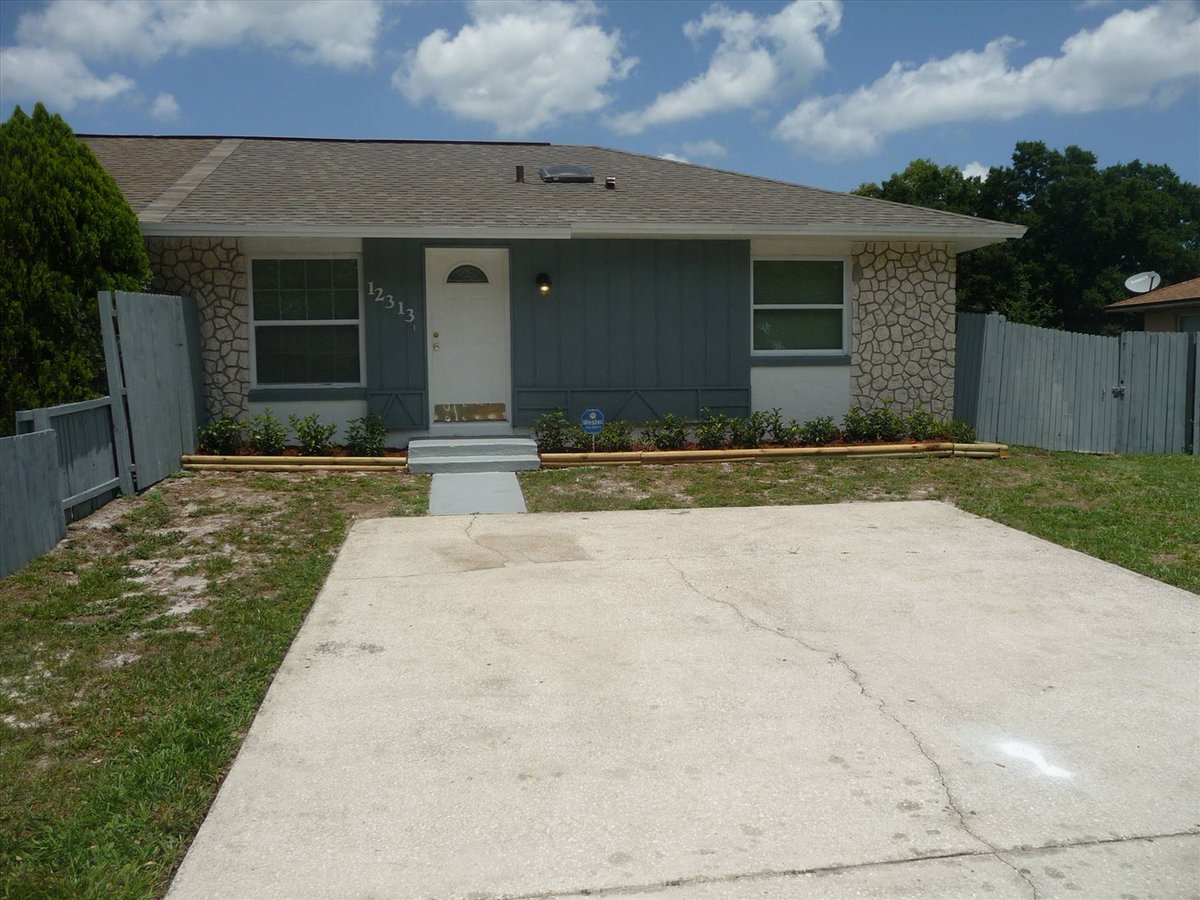 ADDvantage's tweet image. Updated 2 bed 2 bath home in a prime East Orlando location, 5 minutes from UCF. #homeforsale #centralflorida #realestate #orlando ow.ly/3YOk50EGBrq