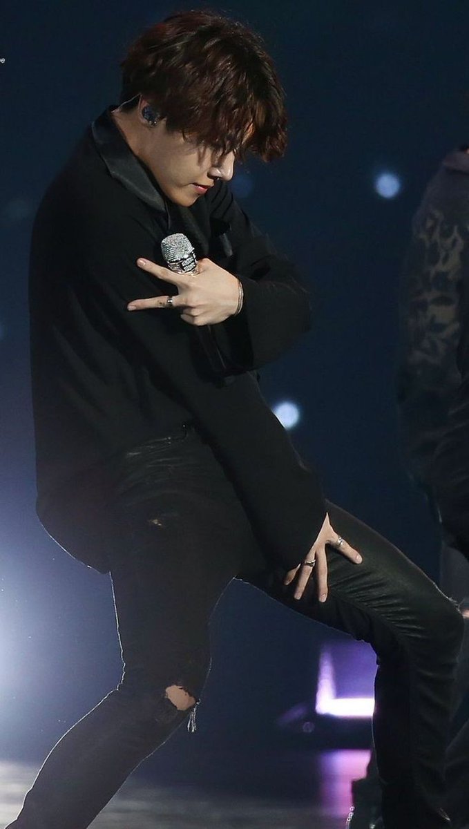 Let& #39;s start with this one, his stage presence literally has no comparison