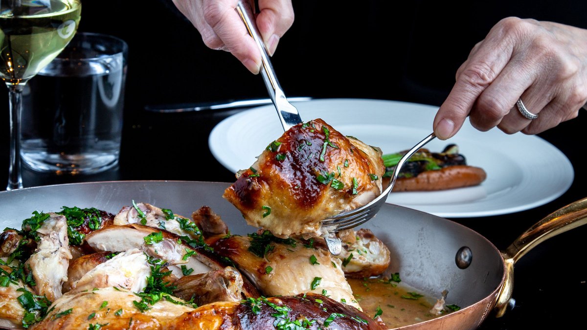 Pre-orders for our Mother's Day offers have been extended. Treat her to our <a href="/elisasteak/">ELISA</a> Truffle Chicken or <a href="/bluewatercafe/">Blue Water Cafe</a> Seafood Dinner in the comfort of home. Order for pick-up from Rogers Arena Team Store (Gate 6) or contactless delivery. #Toptable2U 📷: <a href="/LeilaKwok/">Leila Kwok</a>