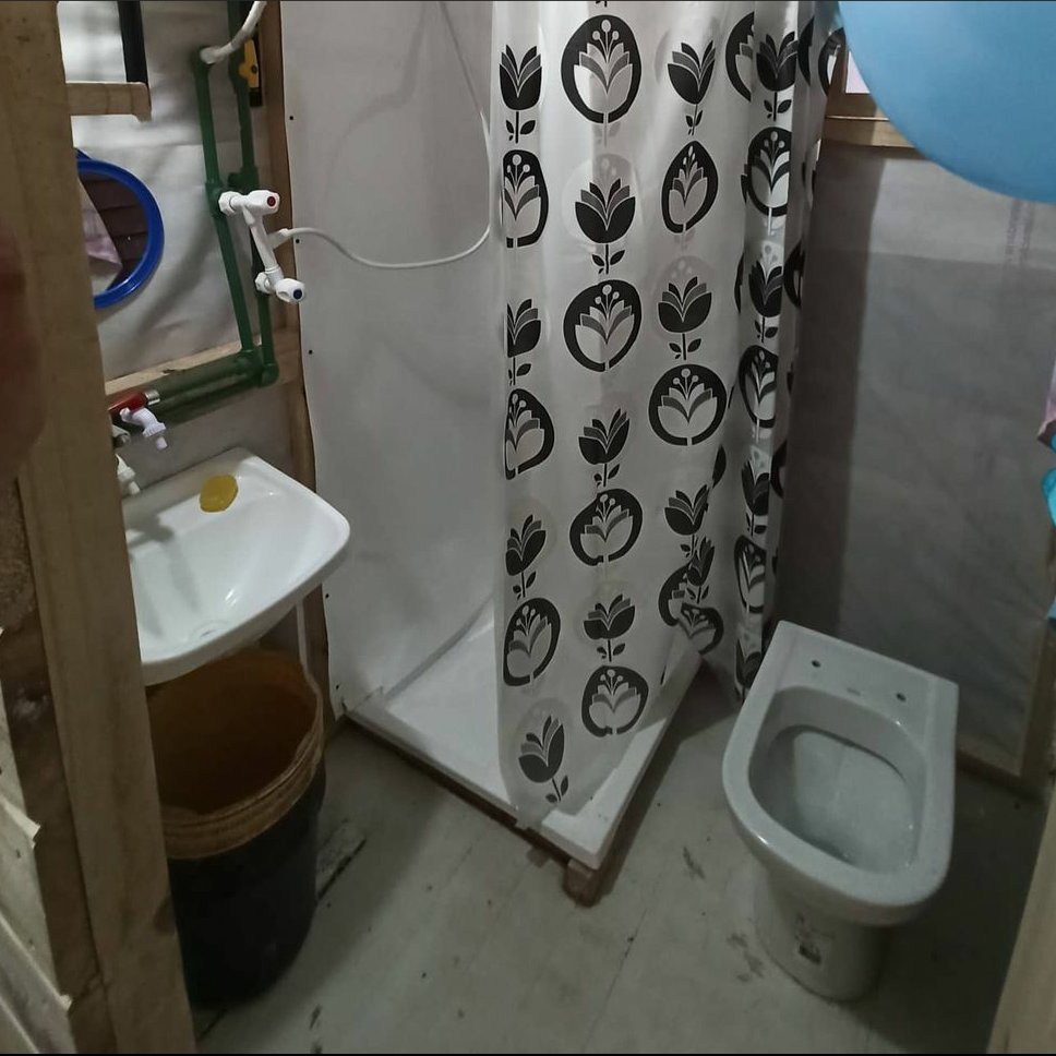 ValentinMarchi's tweet photo. 6 millones de argentinos no tienen baño, pero si 700 personas donan $100 (o cualquier cantidad) con modulo sanitario podemos cambiarle la vida de una familia y hacer que tengan un baño con ducha evitando que vayan a un tacho.
!Suma tu granito de arena!
https://t.co/WKgrN7MwzR https://t.co/TOzouH6giM