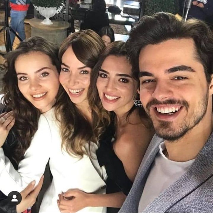 Telemetro's tweet photo. Ellos pasan por aquí para recordarles que hoy #CennetTM llega a su último capítulo 🥰🥰🥰 #LiderEnNovelas https://t.co/DwNNQHH4G9
