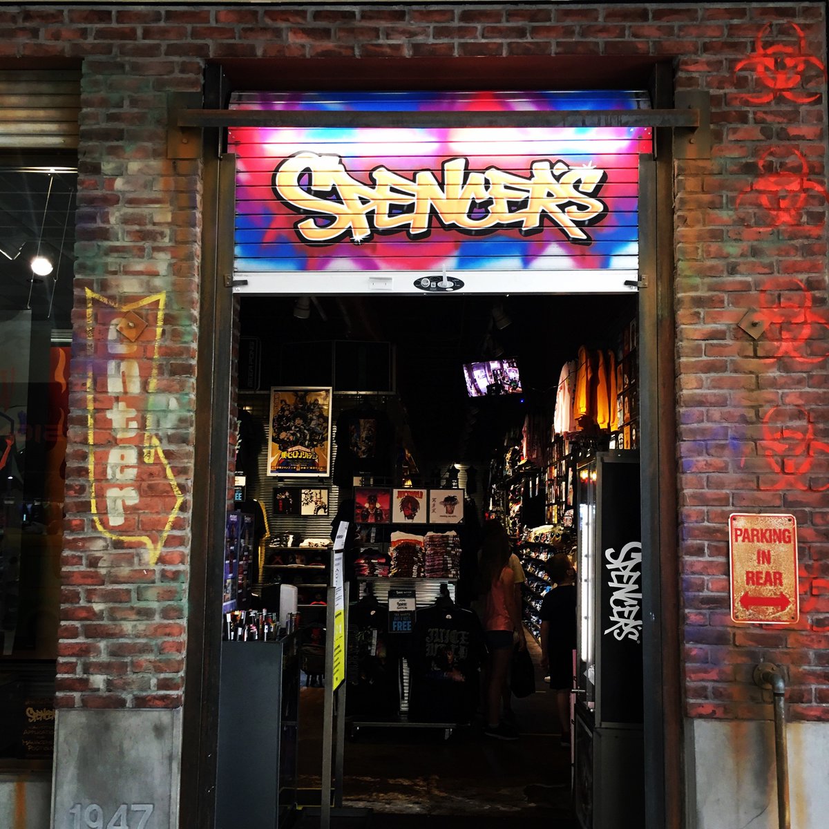 KeiBellEsq's tweet image. Sighting: My Allowance 💰 #coolkeychains #posters #wittytoys #funnygadgets 🤣🤣🤣 #childhoodfunspot