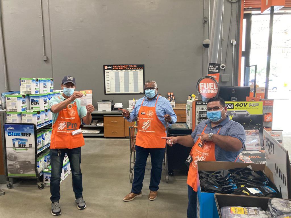 Our DM <a href="/anandsingh1210/">Anand Singh</a> heard these awesome specialty and pro associates were a great example of delivering on GET closing some big bucks today and he decided to come by and recognize them right away 👏🏼👏🏼👏🏼👏🏼 <a href="/Tameka_Alfred/">Tameka Alfred</a> <a href="/Toddgordon205/">Todd gordon</a> <a href="/marioarenasthd/">Mario Arenas</a> <a href="/Blakecoller1/">Blakecoller</a>