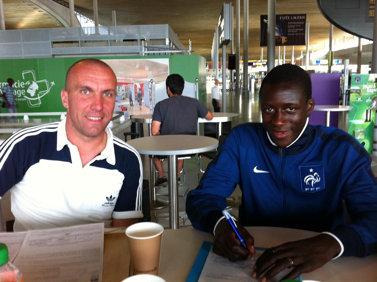 benmendy23's tweet image. Mon premier contrat pro 💙 merci pour tout Monsieur Revault 🙏🏿🙏🏿🙏🏿