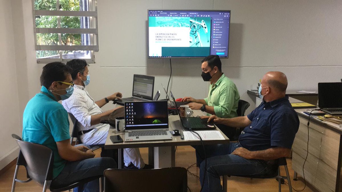 PodHuila's tweet photo. Adelantamos reunión con el equipo POD para la definición de la clasificación municipal por niveles de ruralidad y lineamientos para la estructuración documental en formulación.#podhuila #formulación #HuilaCrece https://t.co/OmdK0YhTrh