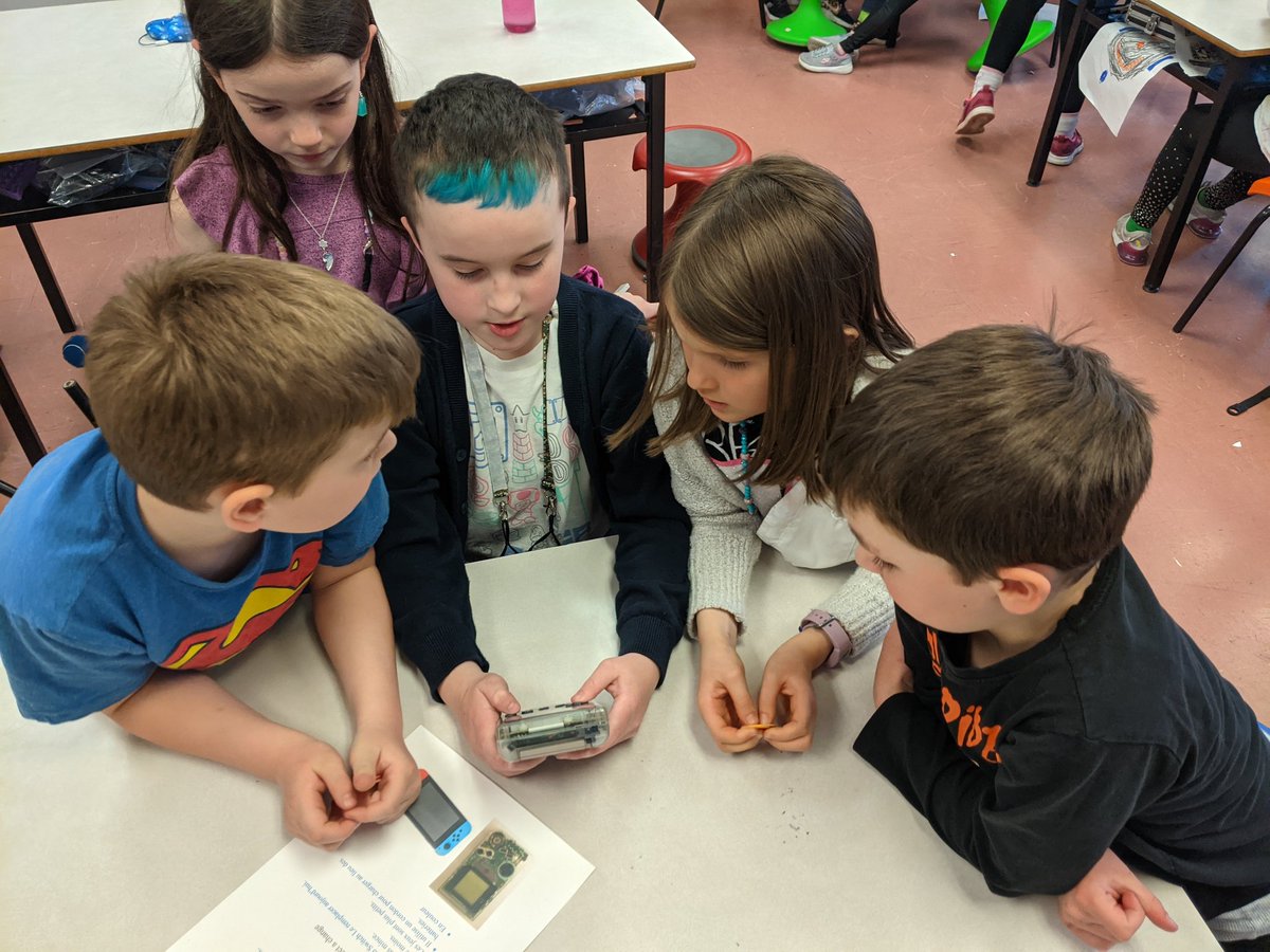 mmenicolebarela's tweet photo. More of our excellent technology presentations from today! There was so much sharing happening today, which also means lots of listening. These learners soak up every drop of information! #publicspeakingpractice #confidence #respectfullistening https://t.co/LCD41kLRRO