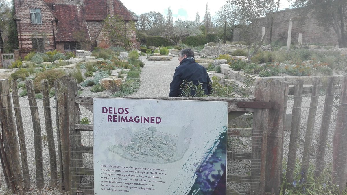 Whicheloe's tweet photo. The @nationaltrust @SissinghurstNT has created a drought tolerant #garden using no topsoil .... Designed by #DanPearson ... Looks and functions well after just 1year. ๐ https://t.co/MJuZxwzfsi