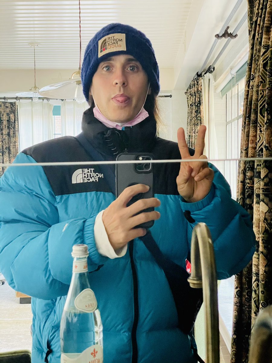 JaredLeto's tweet photo. ✂️✂️ Hello from NYC! ✌🏼 https://t.co/e4IFd0yFvw
