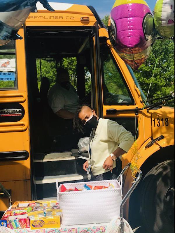 @ShelbyJCPS LOVES their bus drivers too!!! Woot!!! Woot!!!! 🎉🙌🏼🤗 #woowoowagon #happyeducatorsweek #sharktank @DocHowardJCPS @KadiaTurner @GloverDebra