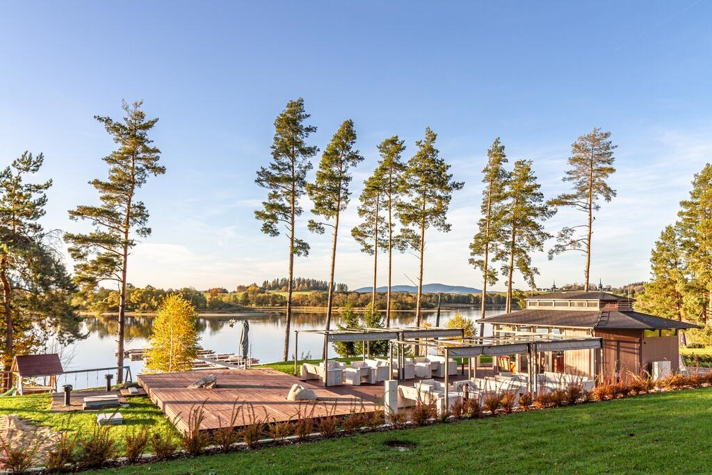 Wordt u hier niet hartstikke enthousiast van? Nou wij in ieder geval wel! Dit is droompark Lakeside Village aan het Lipnomeer. Dit fantastische familiepark beschikt echt over alle faciliteiten om u een geweldige vakantie te laten bezorgen. bit.ly/3xPOkVH