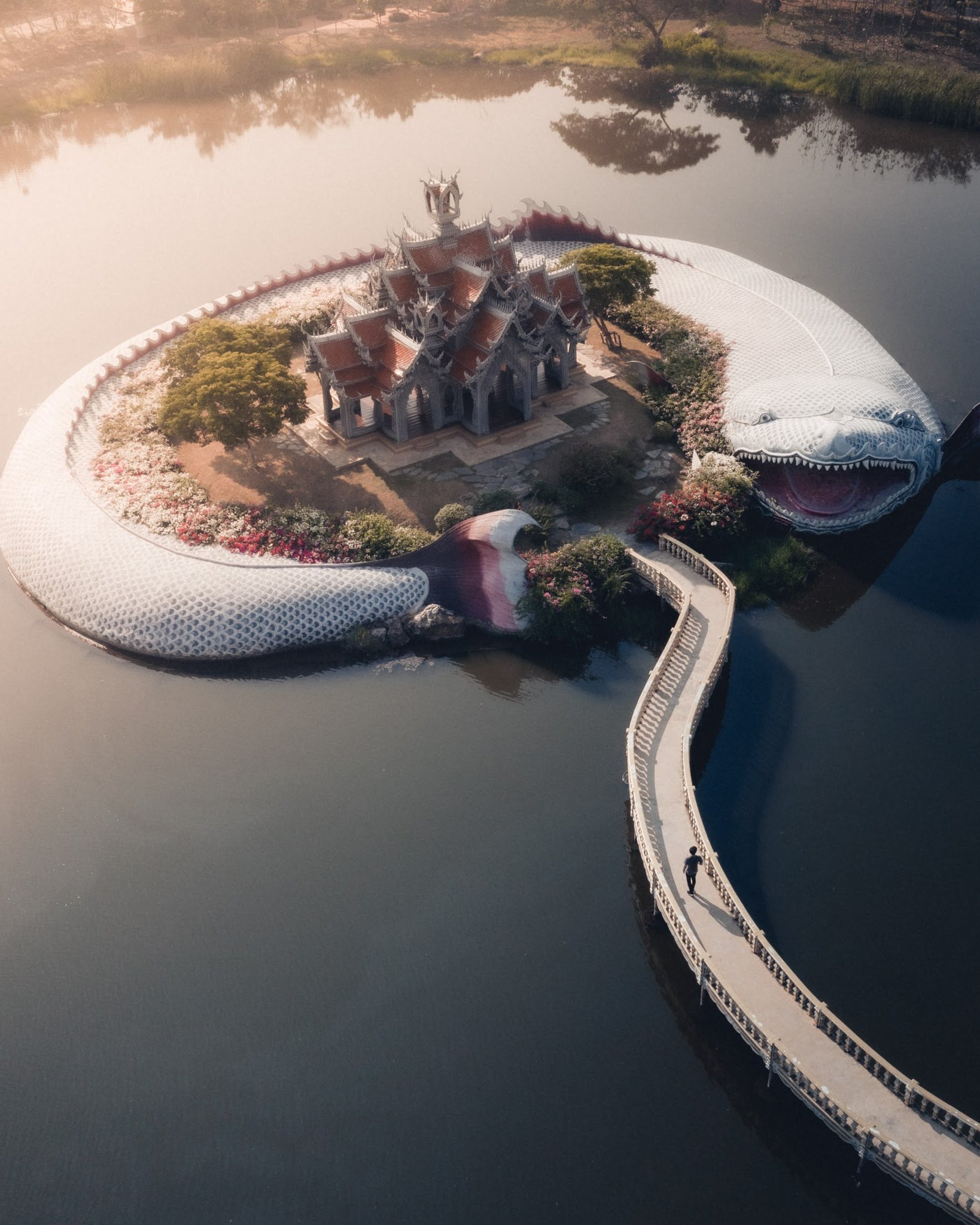 Issei 巨大な魚に守られているタイの寺院 T Co Mzuld5dxto Twitter