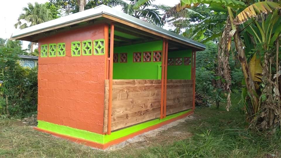 Compost houses built in communities to help clean up degradable scrap, assist farmers with compost it produces &amp; provide a means to make an income for the community
They are funded by <a href="/dfat/">Department of Foreign Affairs and Trade 🇦🇺</a> through the World Vision, Livelihood &amp; Resilience project.
<a href="/WVAnews/">WVANews</a> <a href="/AusHCVanuatu/">Max Willis</a>