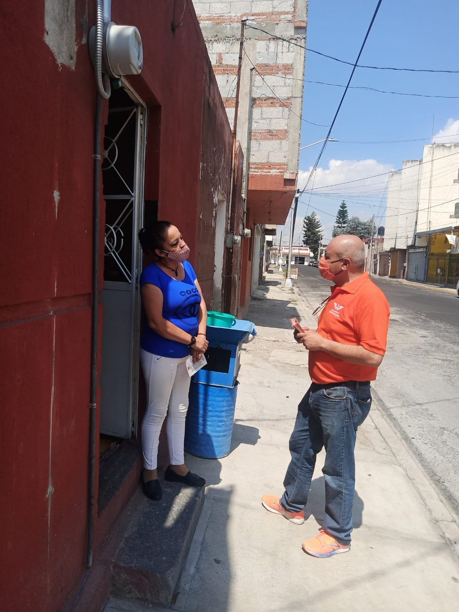 AlexHdz_Pue's tweet photo. 💪🟠 Seguimos recorriendo las colonias del distrito 16 y escuchando con atención las peticiones de las y los ciudadanos. Estoy convencido de que llegó el tiempo de los ciudadanos y que juntos vamos a mover a #Puebla. ¡Únete al #MovimientoNaranja! https://t.co/cfVABQD74p