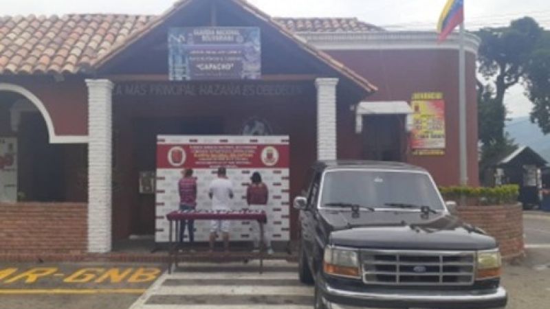 ConElMazoDando's tweet photo. Padrino López: Colapso de inventarios de producción de drogas tiene desesperadas a mafias colombianas https://t.co/gD72ly53O7  #DuqueNarcoParacoYAsesino https://t.co/eQe6BtUxfX