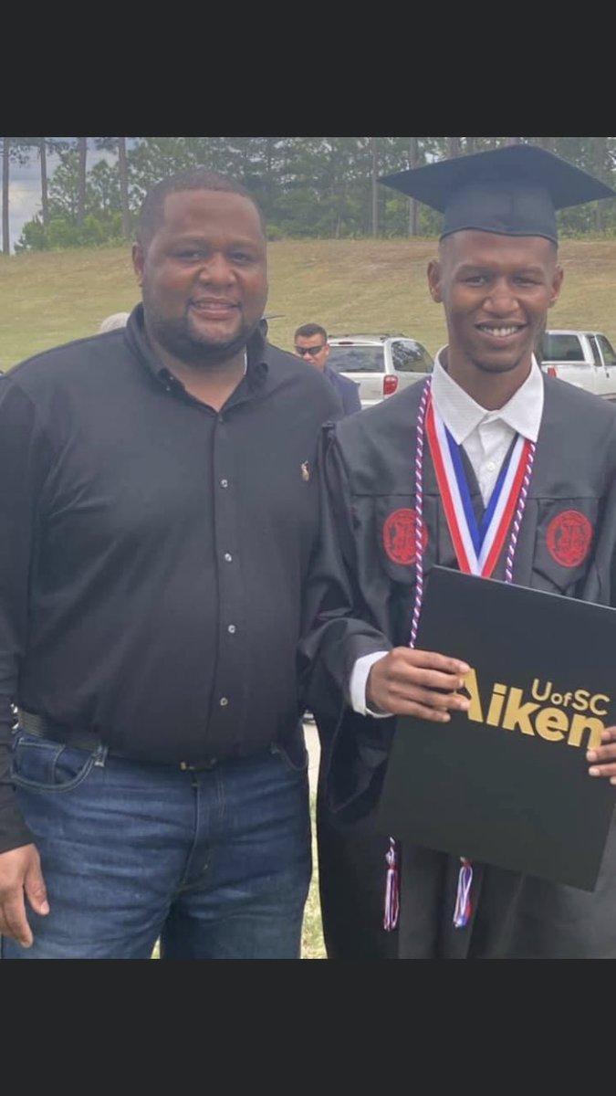 NickS_23's tweet image. 🥳👨🏽‍🎓. #LL60 #LLDEUCE #LLKEEY