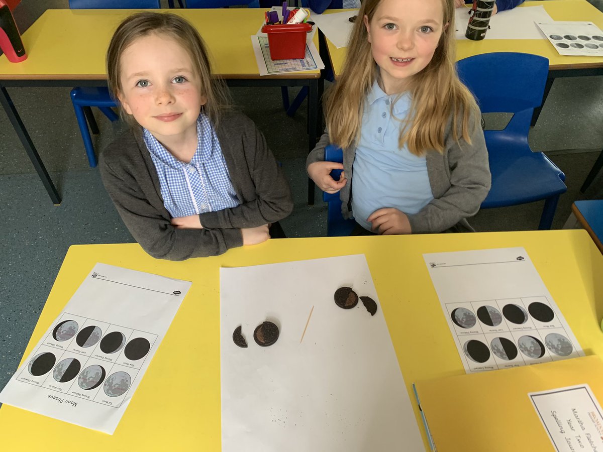 Broadoak_Year2's tweet photo. 2G have been using Oreos in their Science lesson to help them understand the different phases of the 🌚. #YummyScience https://t.co/dg7U0MmvYM