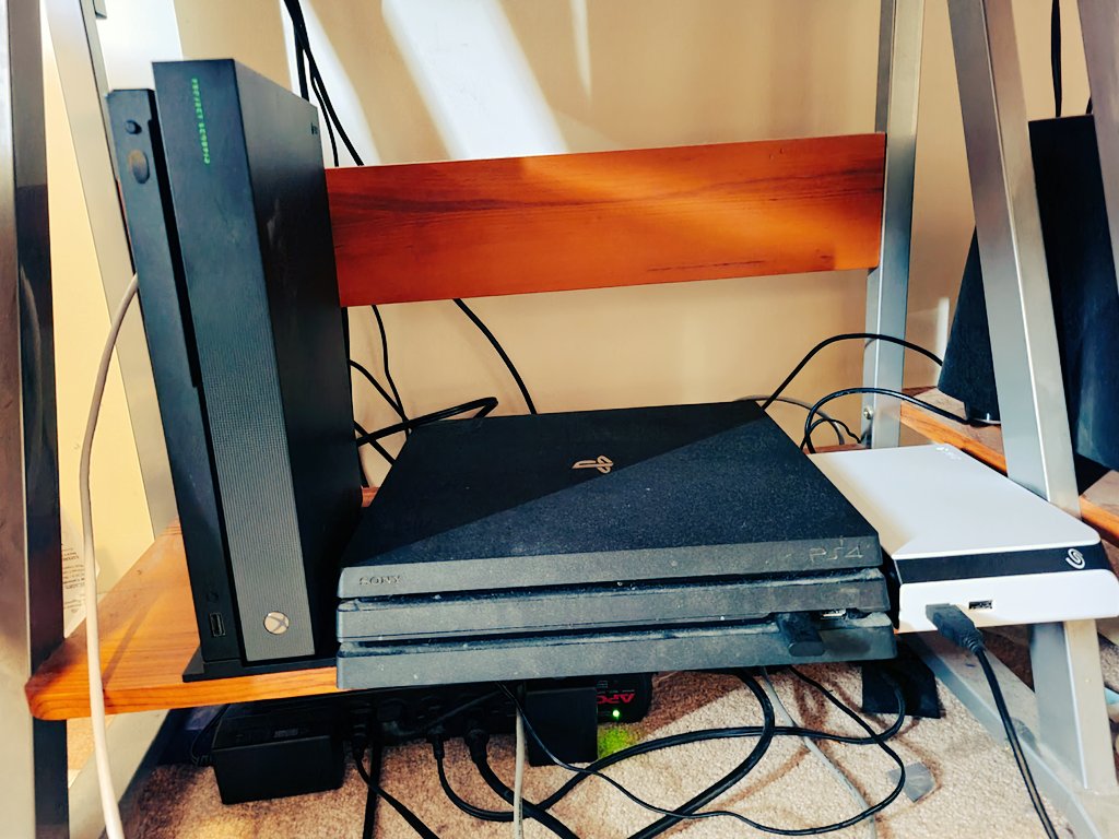 RealChatter17's tweet photo. How it started:            How it's going:

#XboxSeriesX 
#PS5
#NextGen https://t.co/pPrFusort7