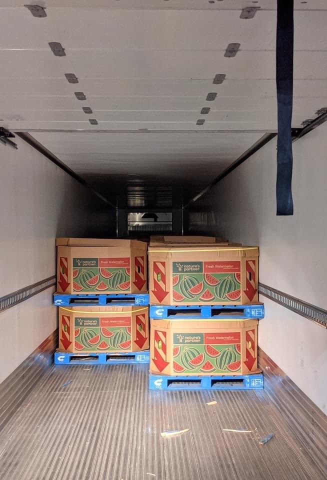 HACOwnerMarc's tweet photo. Watch out, the robots are coming!🤖  Seriously... @UnitedOK and @HomelandStores just received a load of watermelons delivered from Arizona via autonomous truck.  Most importantly, the watermelons taste great!!!😋 #robotwatermelon #stilldelicious https://t.co/jw6G3S8UeM