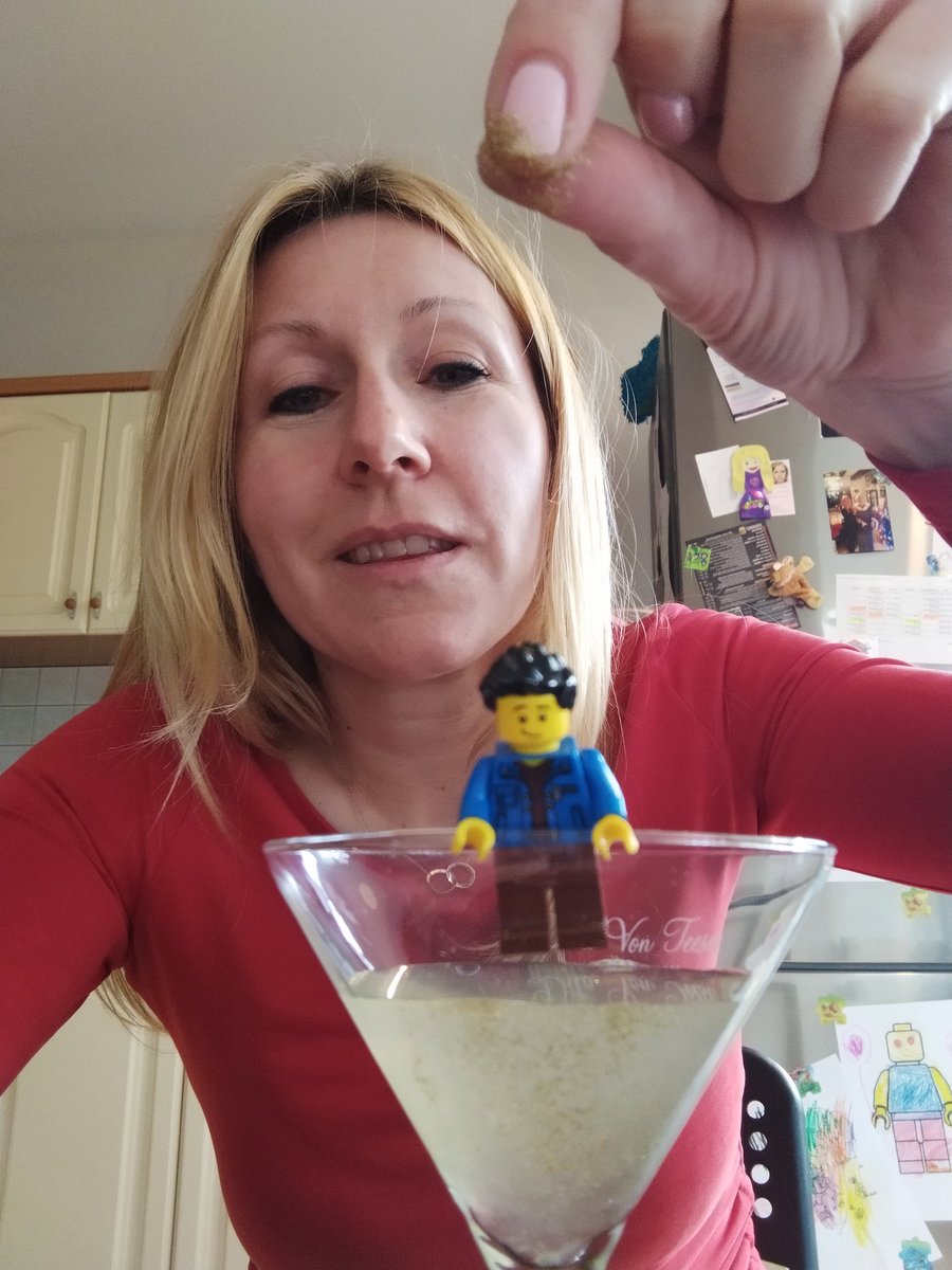 BrickLadyAgata's tweet photo. Happy birthday @RobFloyd1! 🤩
Celebrating with my favorite: "Daniel Diamond signature cocktail" 🍸
Recipe by @RobFloyd1 
#bricksliders #bringbacksliders  #slidersfamily https://t.co/yHPZMUbm7q