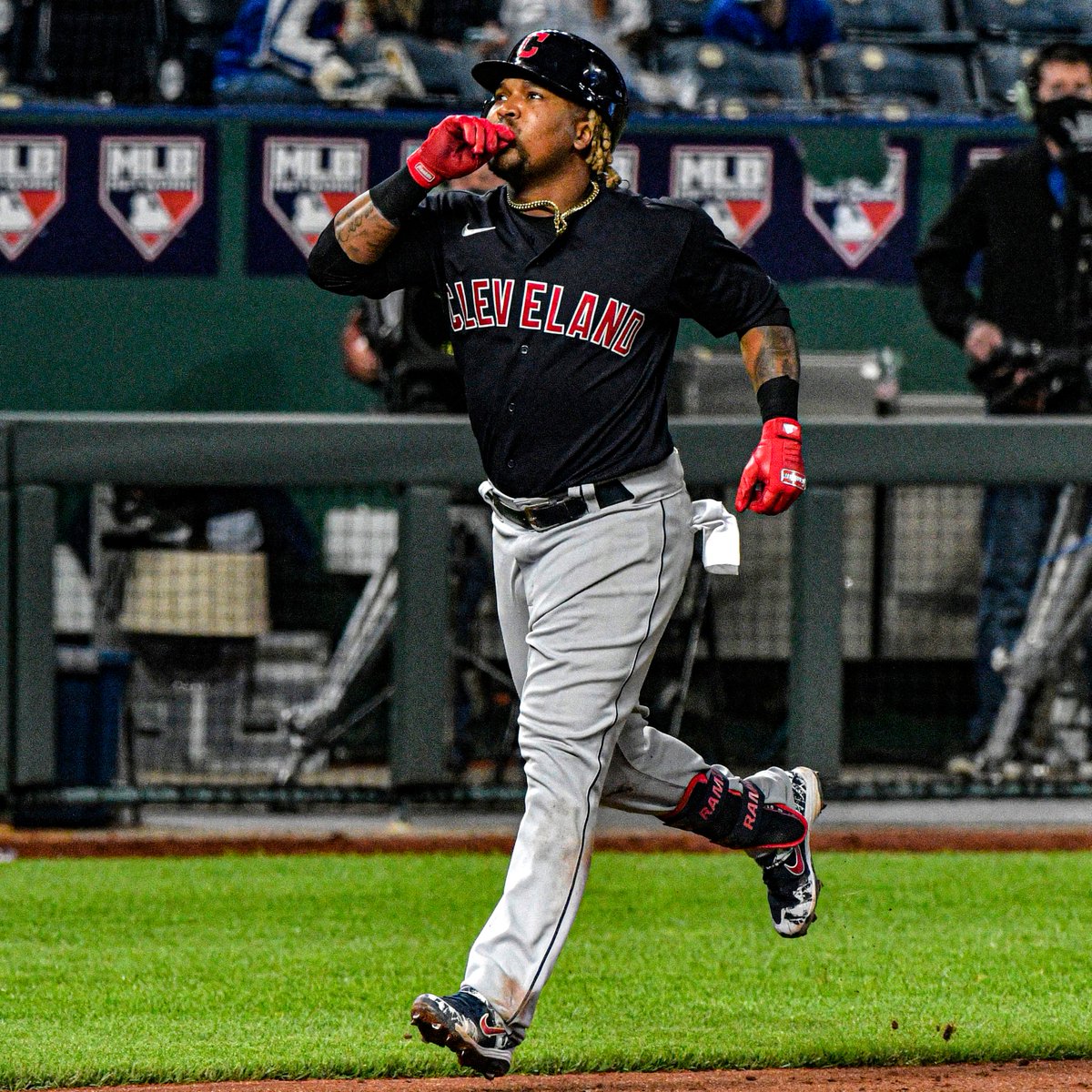 Indians' fans gotta be feeling good...

• Swept the Royals 
• 5-straight wins 
• 1st place in AL Central

Don't sleep on Cleveland 😎