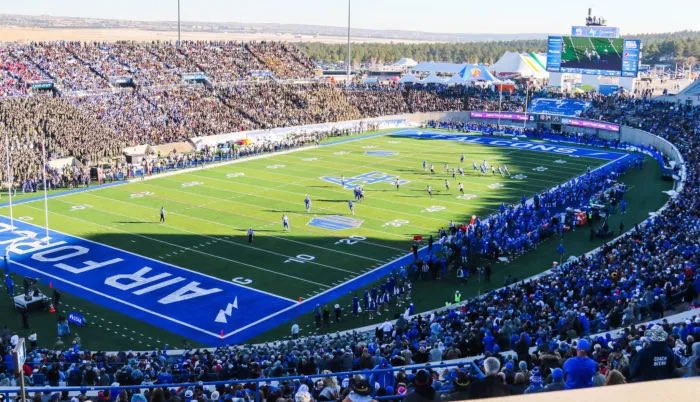 Grateful to receive an offer from Air Force Academy! Thank you <a href="/Coach_Thiessen/">Mike Thiessen</a> <a href="/COACH_HIMEY/">Jonathan Himebauch</a>, very pumped and thankful for this opportunity! 💙🤍 <a href="/AF_Football/">Air Force Football</a> <a href="/stfrancis_fb/">SFHS Lancer Football</a> <a href="/BrandonHuffman/">Brandon Huffman</a>