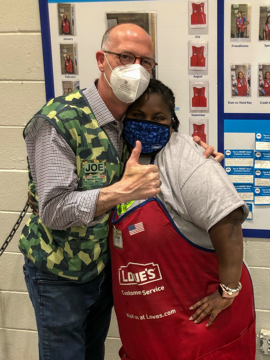 JoeMcFarland_'s tweet image. Next stop - @EdgewoodLowes with @SeemantiniGodbo and @ExecutiveMoms! Shout out to Angela and Anita, who earned an Executive Badge in the Garden Center, @Lowes partner Yolanda, who takes great care of our plants and huge congrats to cashier Kizzie, who became full-time today!!!